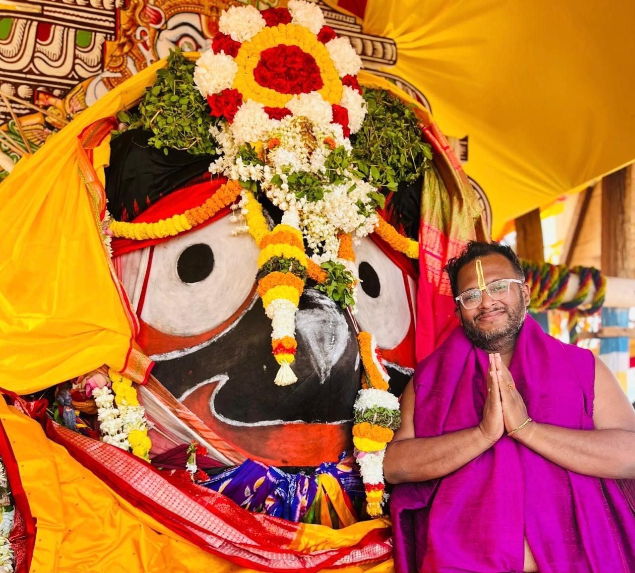 Mahaprabhu Jagannath with Sevayat Shri Shyama Daitapati